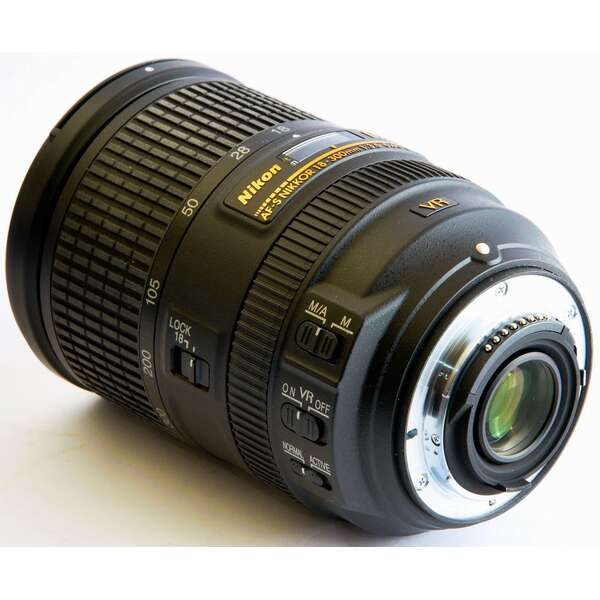 NIKON 18-300mm f/3.5-6.3G ED VR AF-S DX