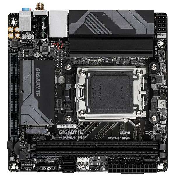 GIGABYTE B650I AX